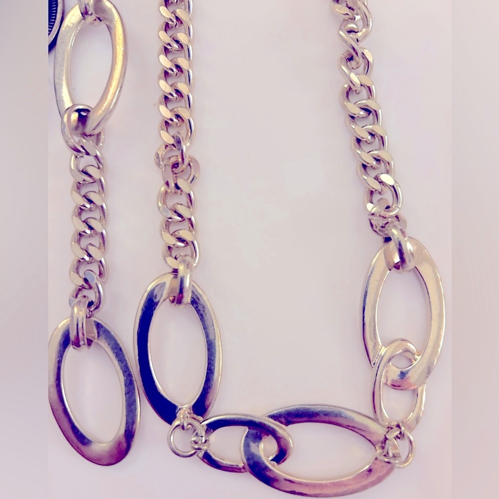 Vintage belt Anne Klein 1980s Goldtone 
flat curb chain,oval links, toggle 42”